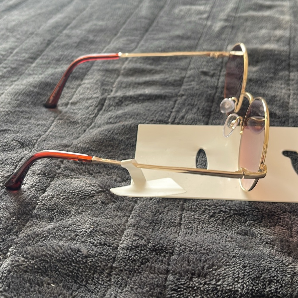 Sunglasses - Picture 3 of 5